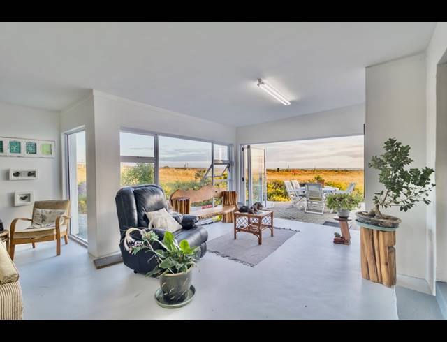 4 BEDROOM HOUSE FOR SALE IN GROTTO BAY